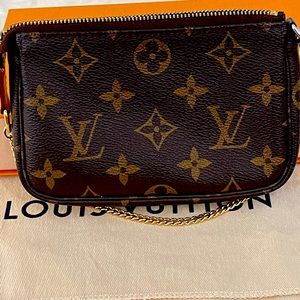 Louis Vuitton monogram Mini pouchette with chain